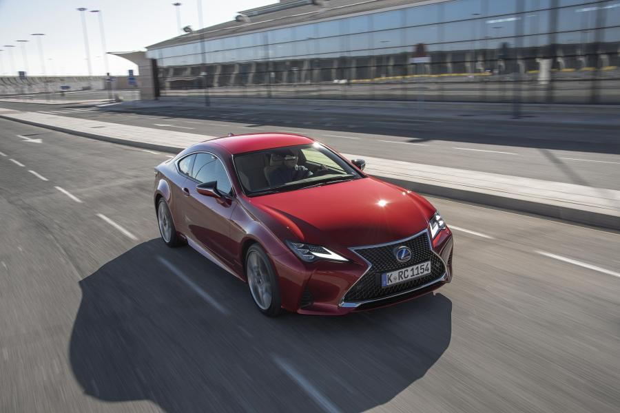  Lexus RC300h 2018 года  (WW) (фото 46 из 139)